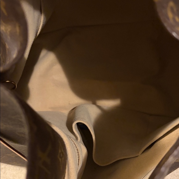 Excellent condition Artsy MM includes box and dust bag - Picture 3 of 8